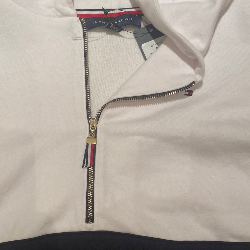Tommy Hilfiger Quarter Zip/Sweatshirt! With Tags - Picture 3 of 4